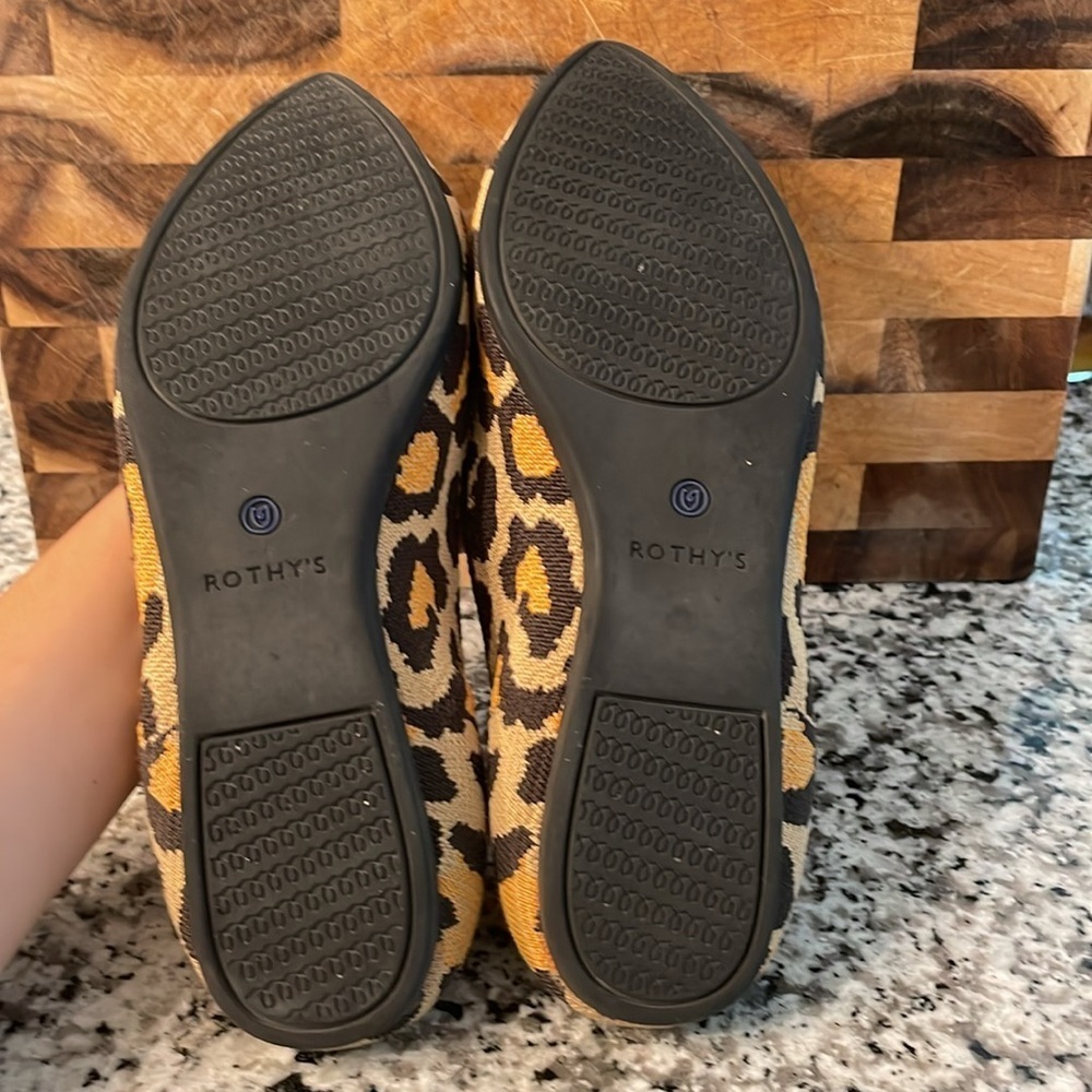 Rothy's Leopard Print Flats with Blue Trim Size 9.5W - Picture 4 of 6